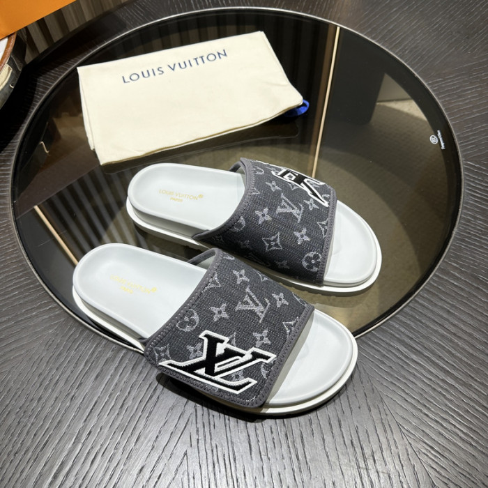 L1VV SANDALS