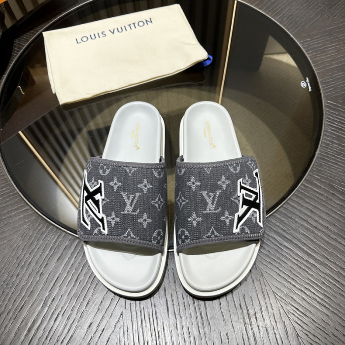 L1VV SANDALS