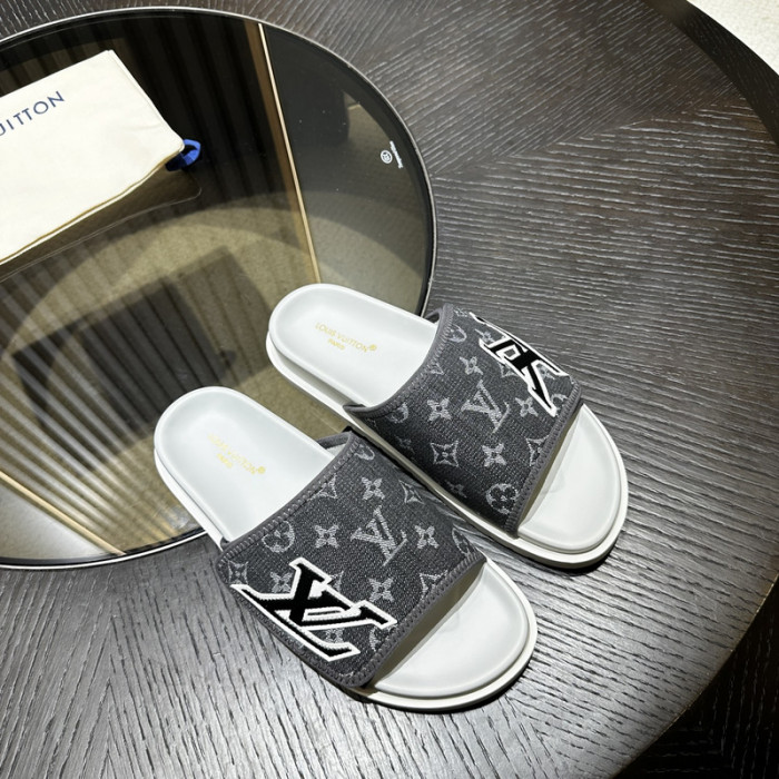 L1VV SANDALS