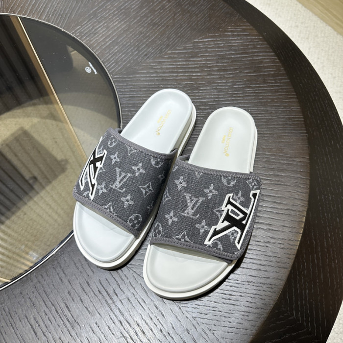 L1VV SANDALS