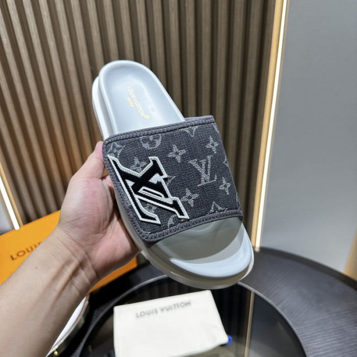 L1VV SANDALS