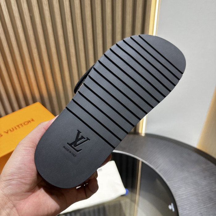 L1VV SANDALS