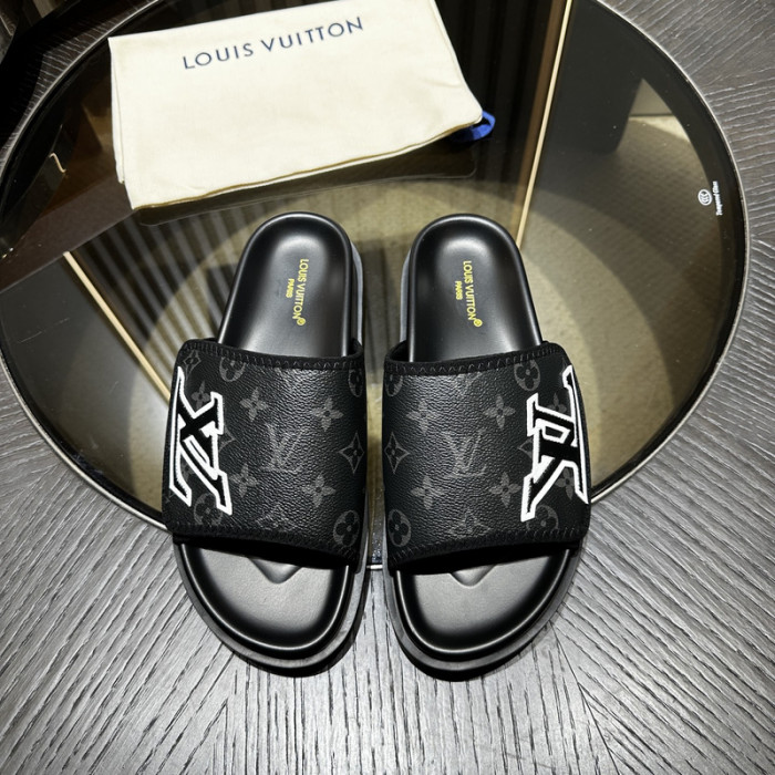 L1VV SANDALS