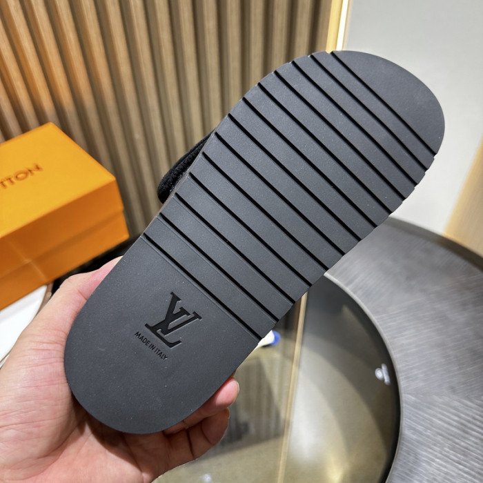 L1VV SANDALS