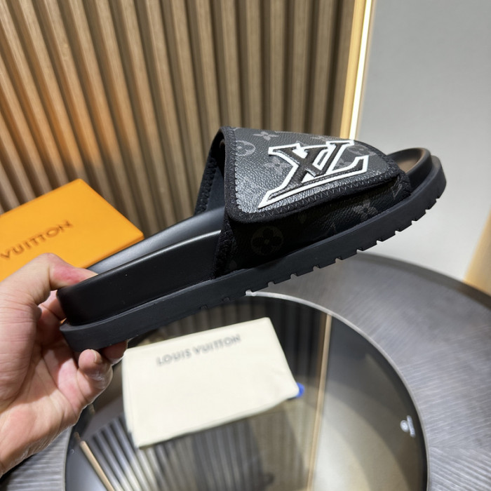 L1VV SANDALS