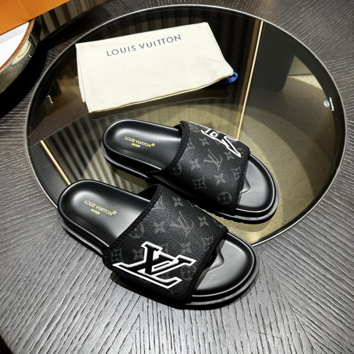 L1VV SANDALS