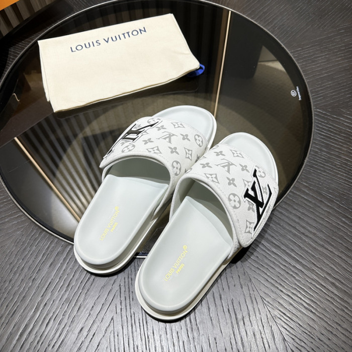 L1VV SANDALS