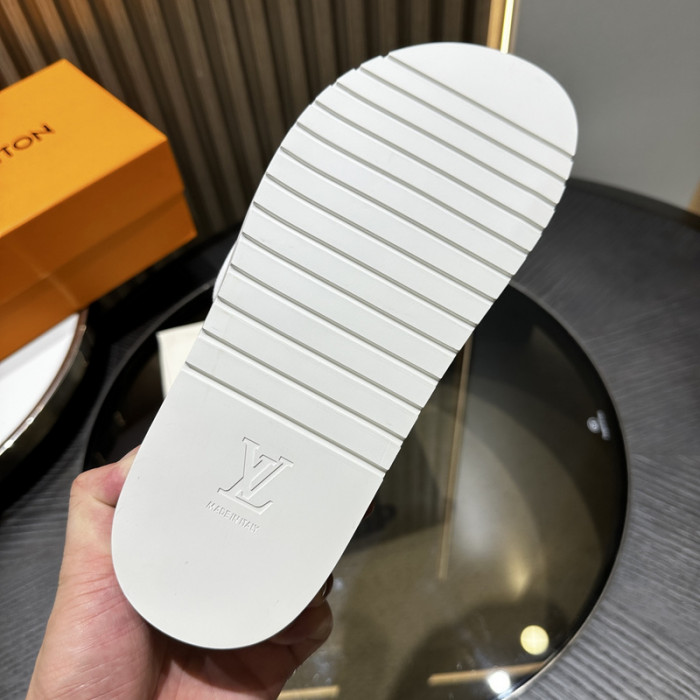 L1VV SANDALS