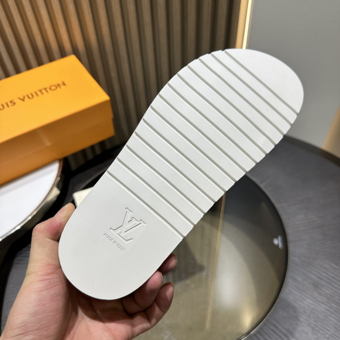 L1VV SANDALS
