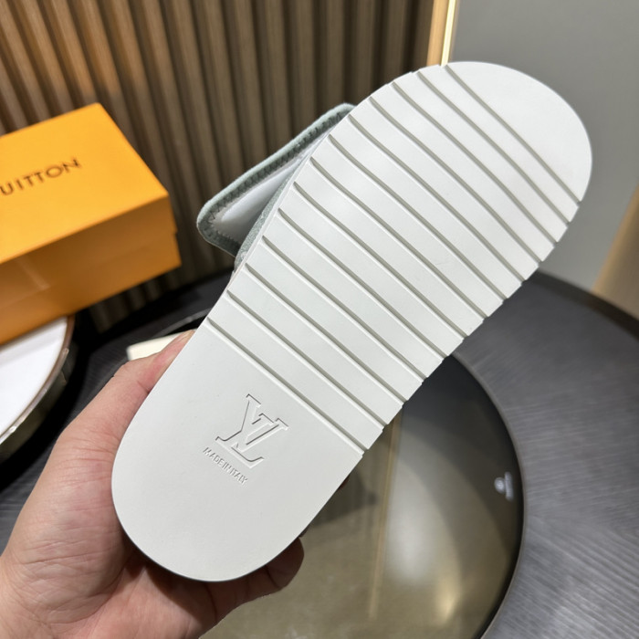 L1VV SANDALS