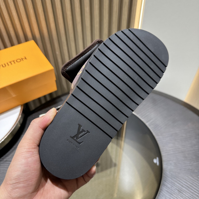 L1VV SANDALS