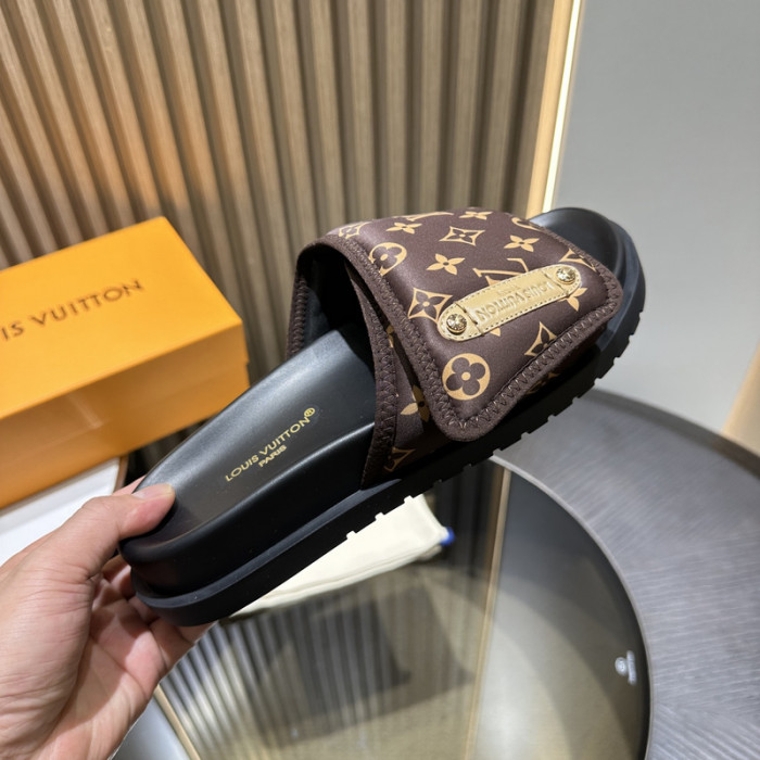 L1VV SANDALS