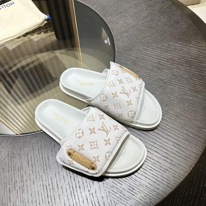 L1VV SANDALS