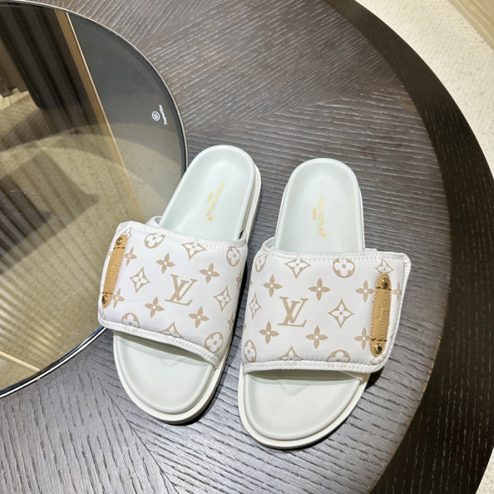L1VV SANDALS