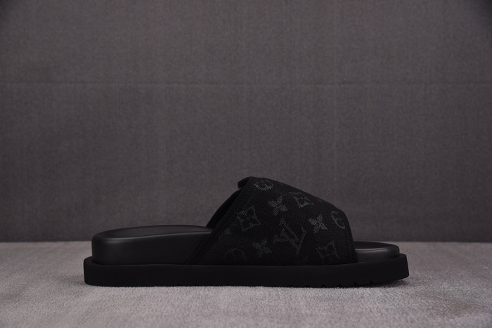 L1VV SANDALS
