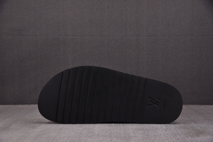L1VV SANDALS