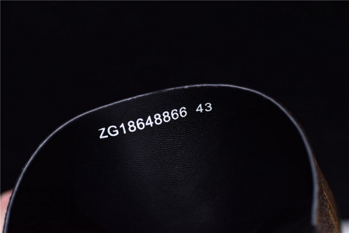 L1VV SANDALS