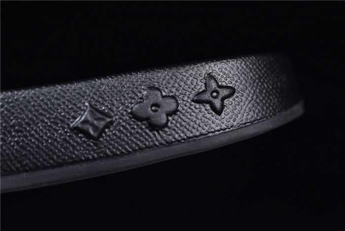 L1VV SANDALS