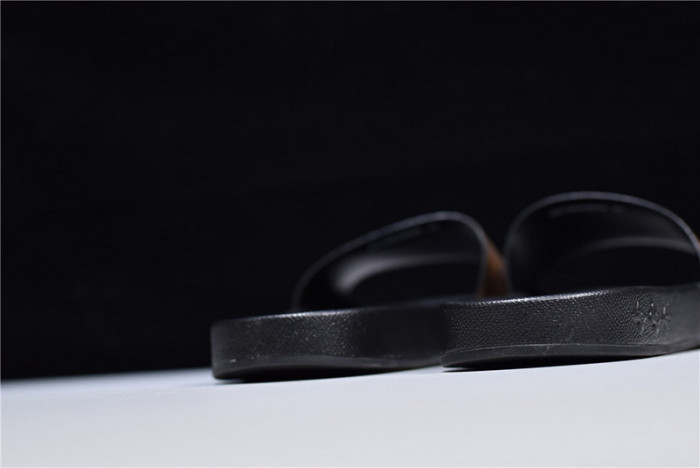 L1VV SANDALS