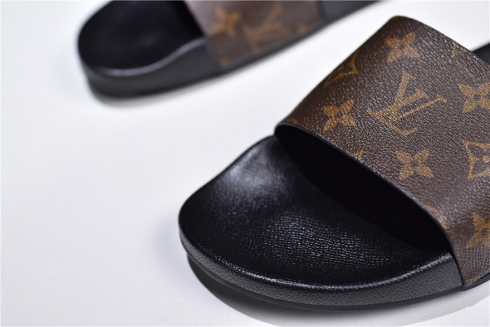 L1VV SANDALS