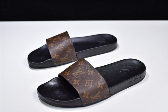 L1VV SANDALS