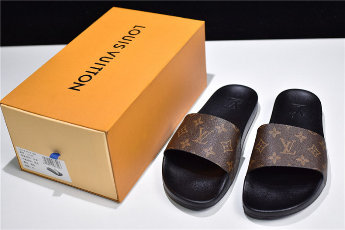 L1VV SANDALS