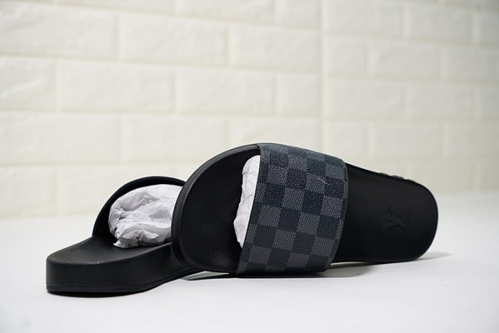 L1VV SANDALS