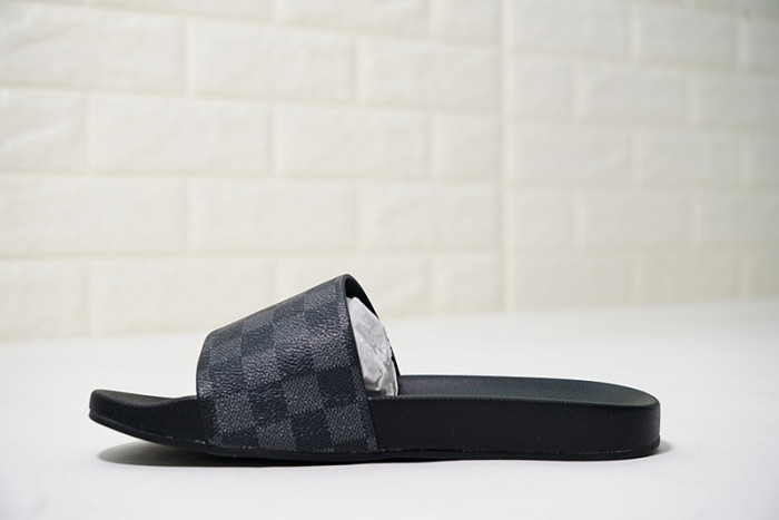 L1VV SANDALS