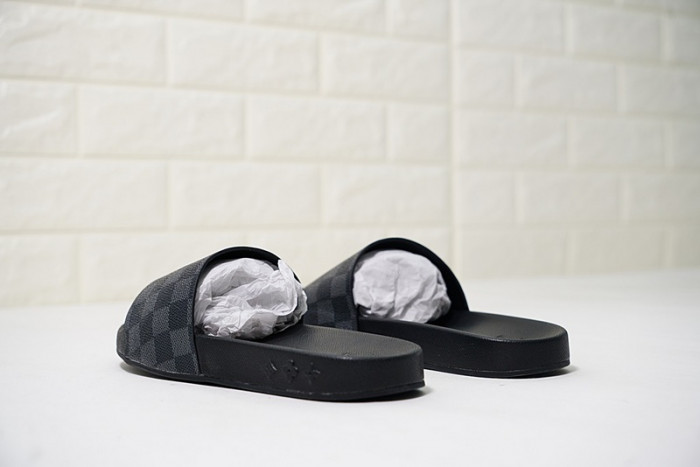 L1VV SANDALS