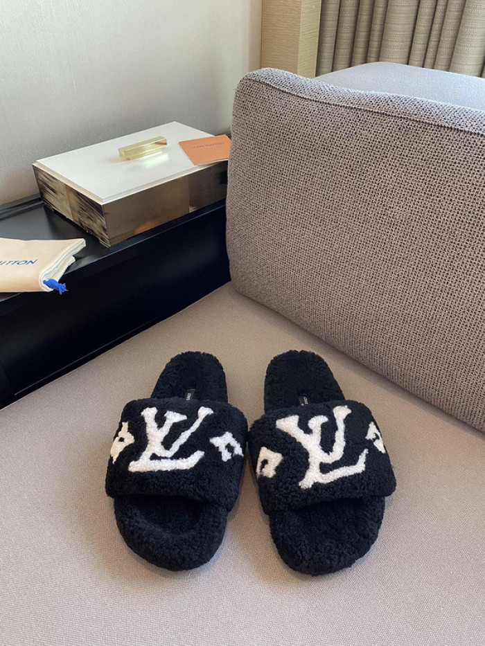 L1VV SANDALS