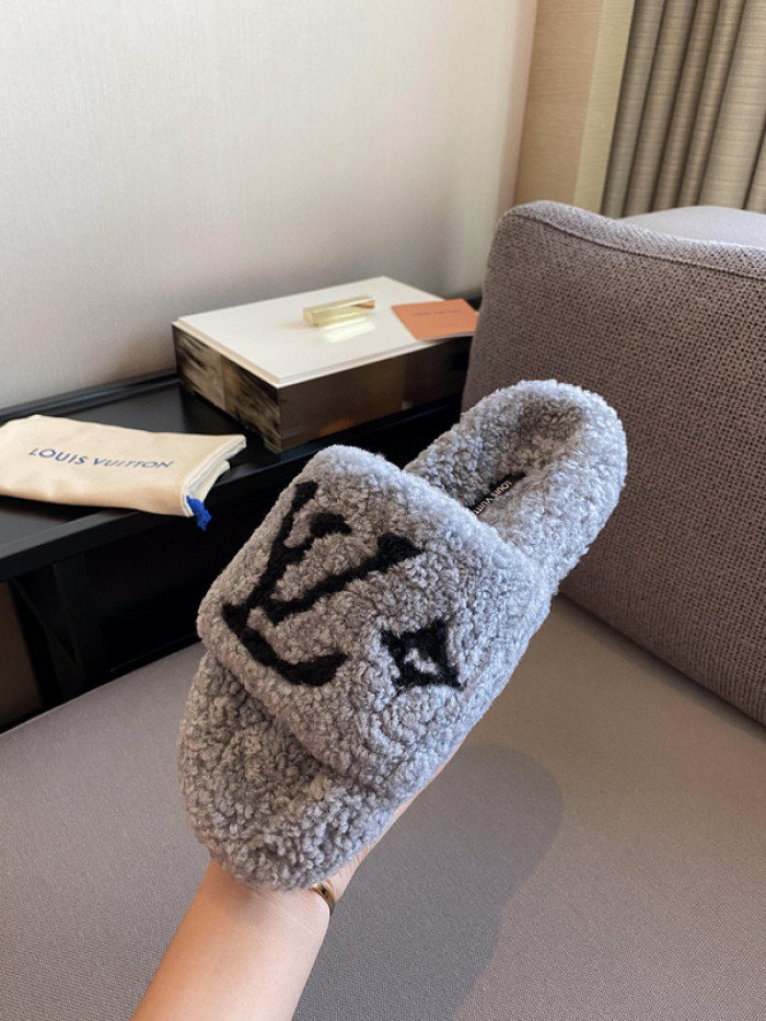 L1VV SANDALS