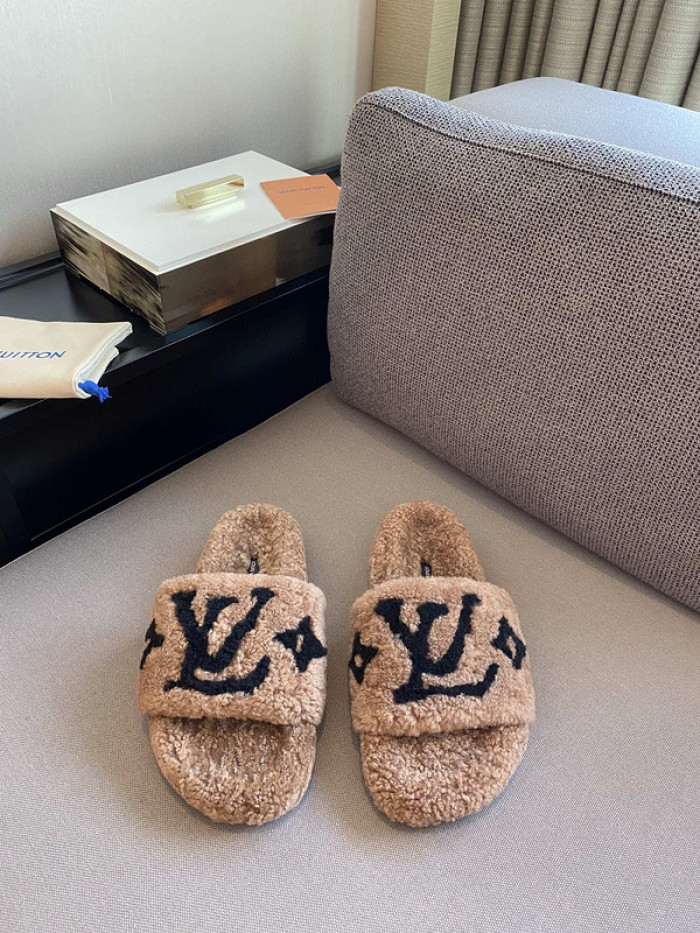 L1VV SANDALS