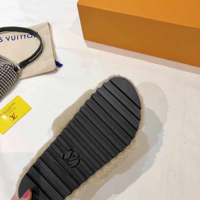 L1VV SANDALS