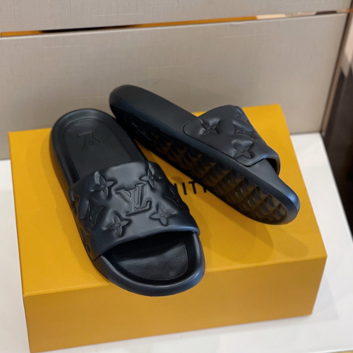L1VV SANDALS