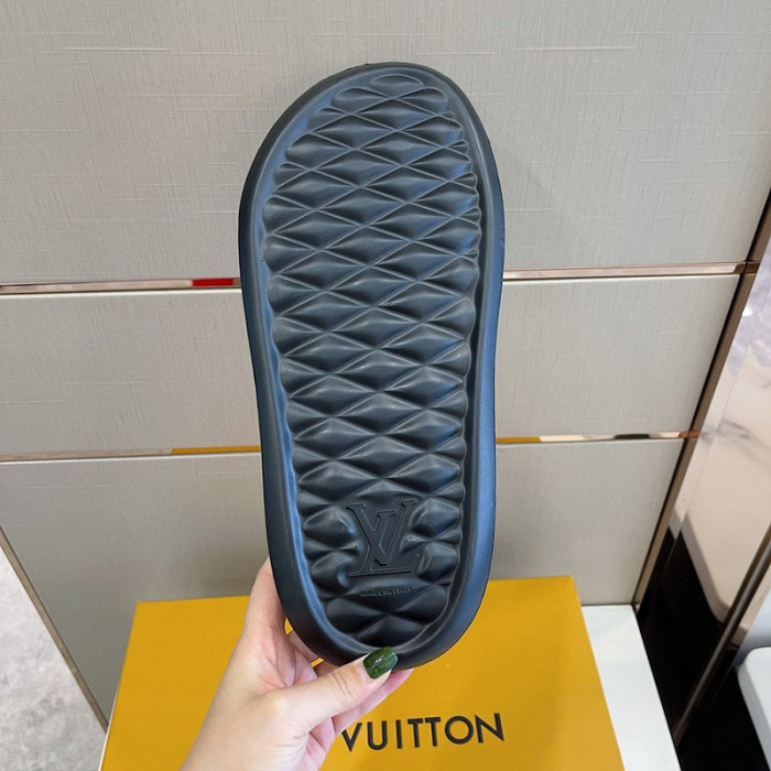 L1VV SANDALS