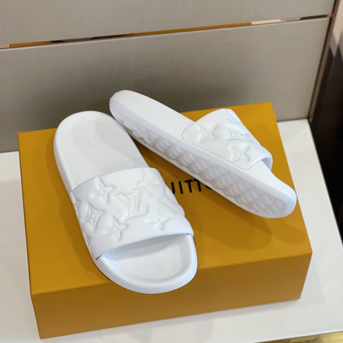 L1VV SANDALS