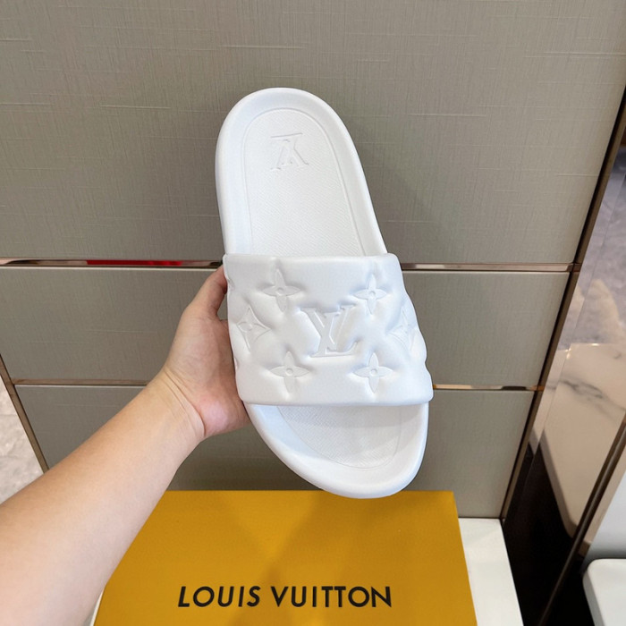 L1VV SANDALS