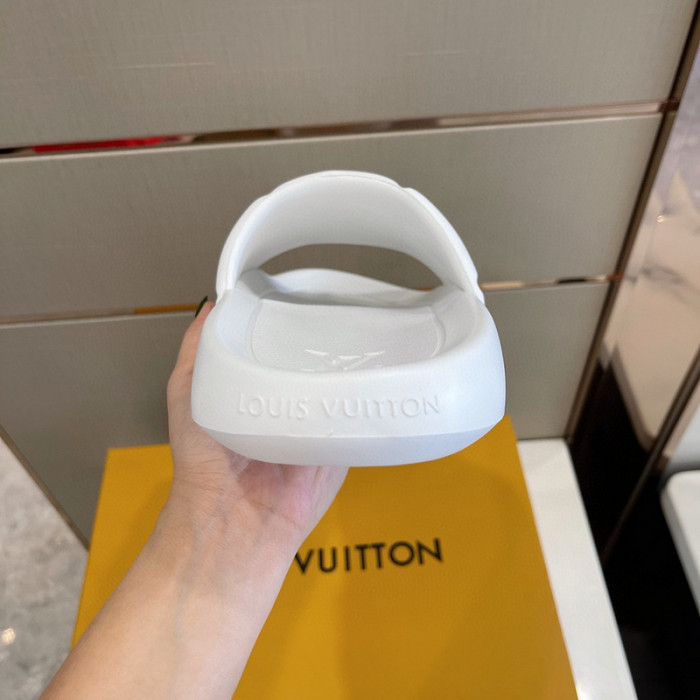 L1VV SANDALS