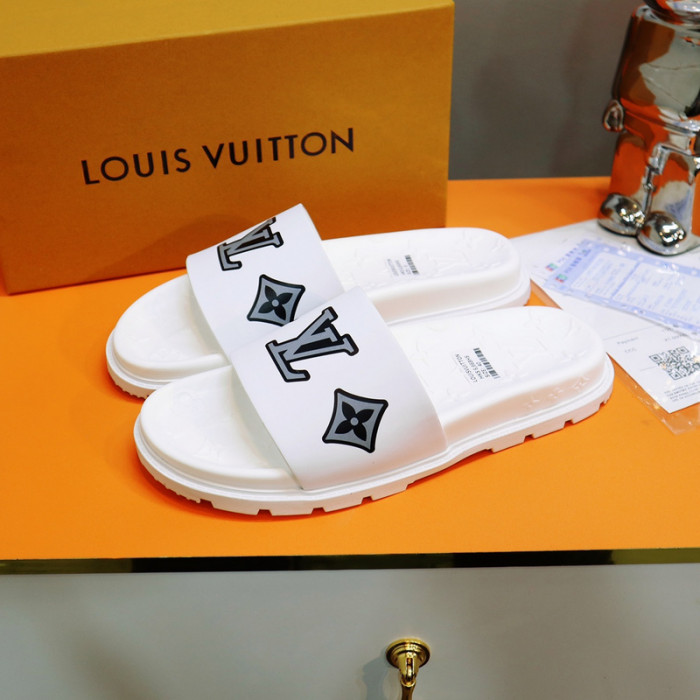 L1VV SANDALS