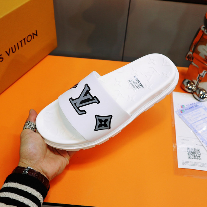 L1VV SANDALS