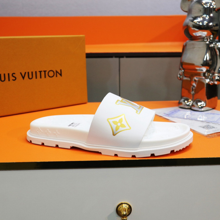 L1VV SANDALS
