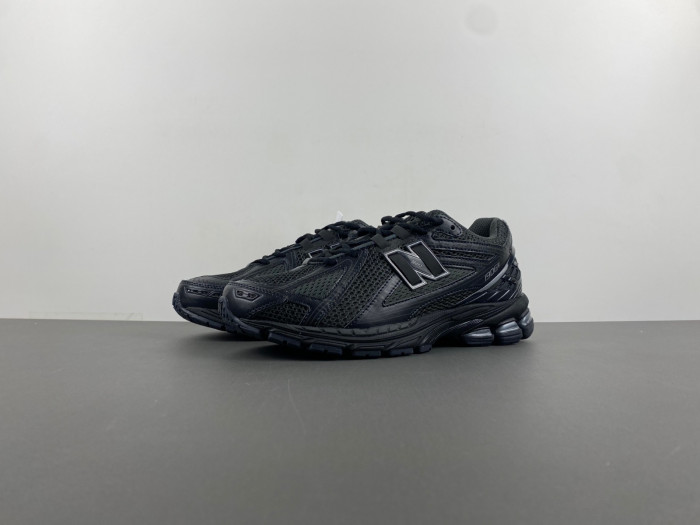 New Balance 1906R Low Black Metallic Silver M1906RJB