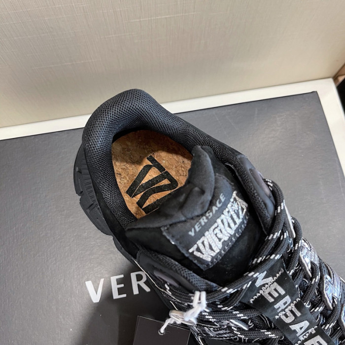 VERSA CHAIN REACTION SNEAKERS